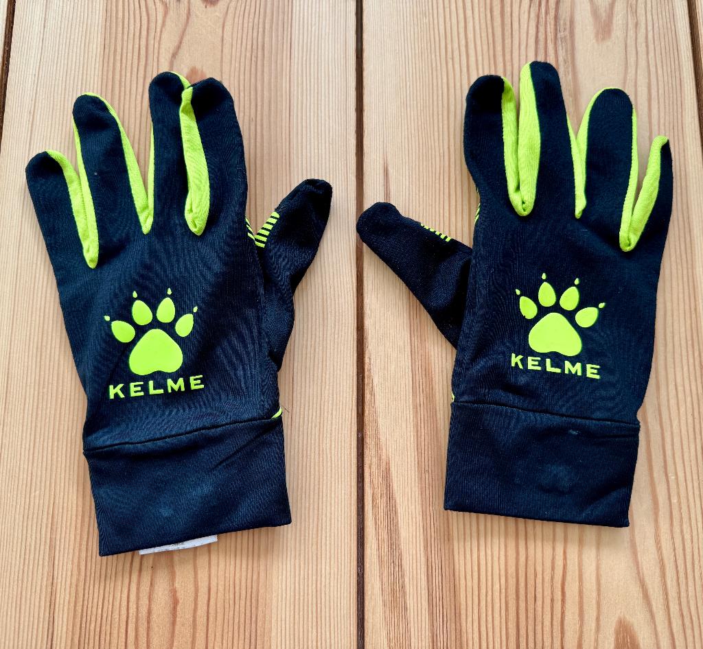 Kelme voetbal / sport handschoenen - Zwart - Medium, Ophalen of Verzenden, Gebruikt, Overige binnenlandse clubs, Shirt