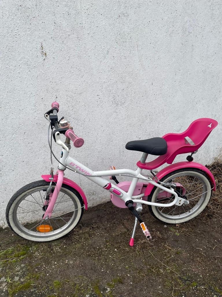 Roze en witte kinderfiets met zijwieltjes en poppenzitje, Ophalen, Gebruikt, 16 tot 20 inch, Zijwieltjes