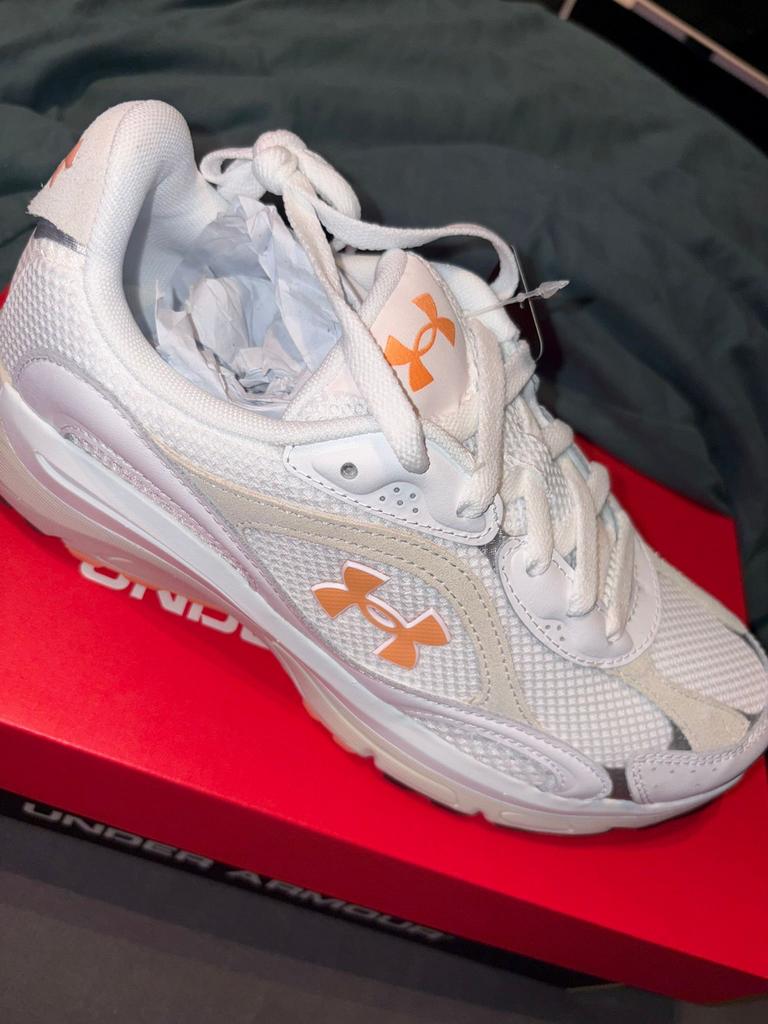 Nieuwe Under Armour schoenen, Ophalen, Nieuw, Wit, Sneakers of Gympen