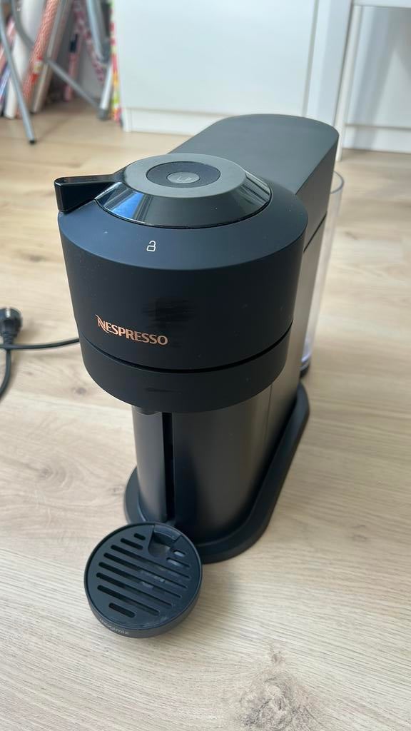 Nespresso M700 Vertuo, Ophalen, Zo goed als nieuw, Koffiemachine, Koffiepads en cups