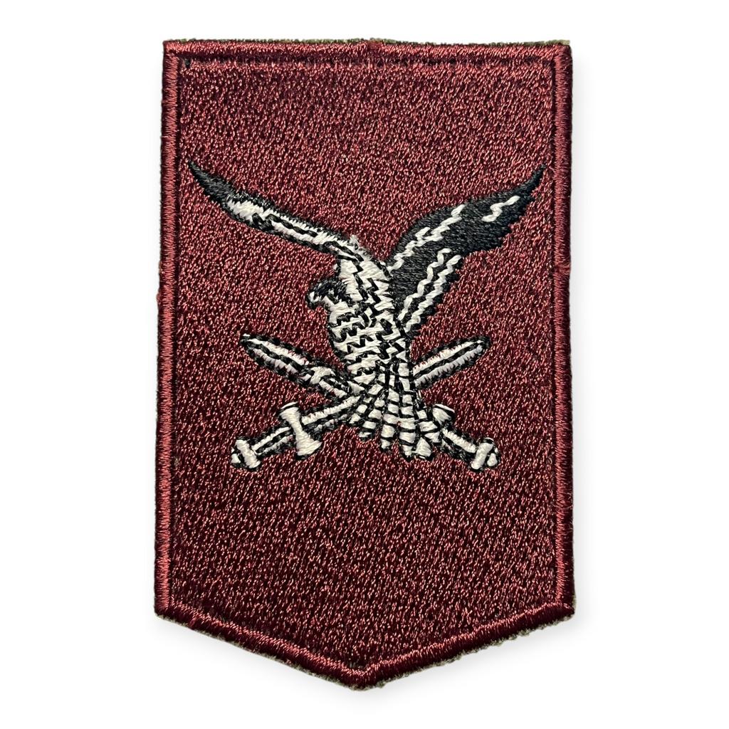 Mouwembleem DT2000 Luchtmobiele Brigade, Ophalen of Verzenden, Landmacht, Nederland, Embleem of Badge