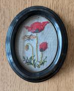 Vintage geborduurd schilderijtje met klaproos of papaver, Huis en Inrichting, Woonaccessoires | Schilderijen, Tekeningen en Foto's
