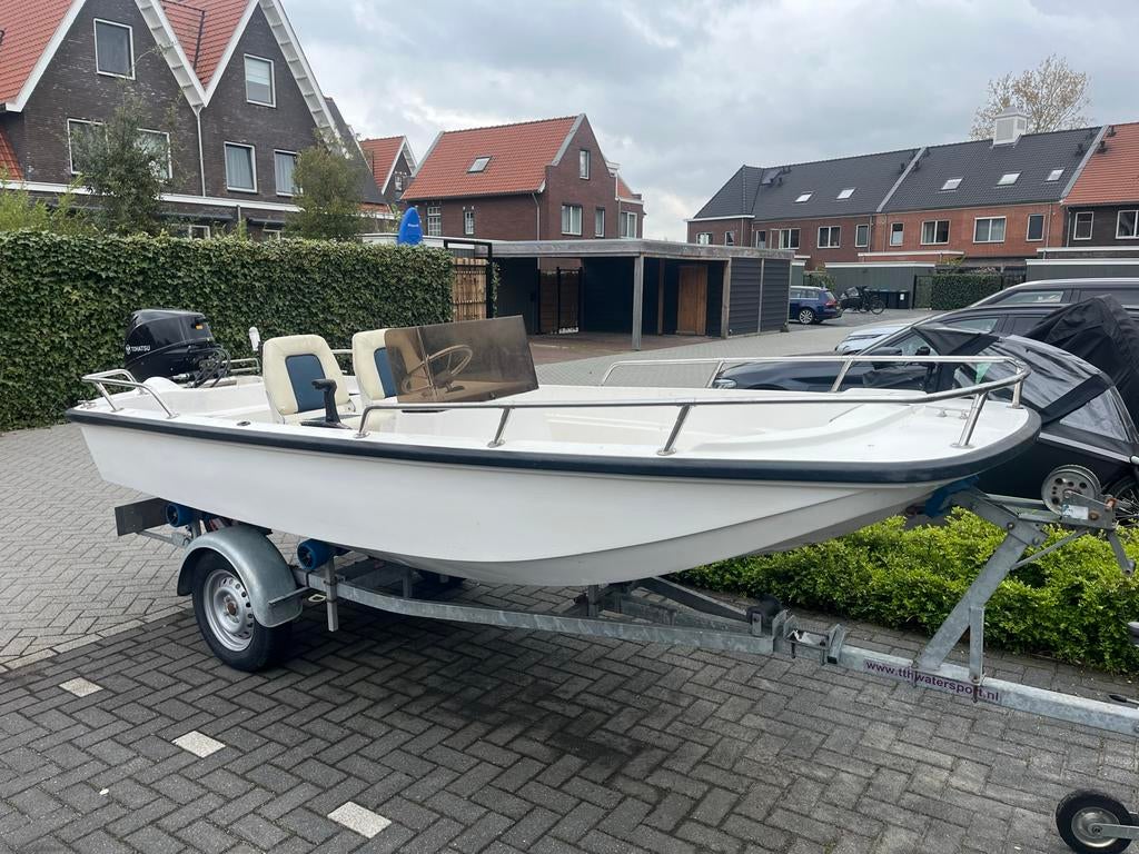 Leuke console boot met 15pk buitenboordmotor (type a.hellas), Ophalen, 10 tot 30 pk, Gebruikt, 3 tot 6 meter