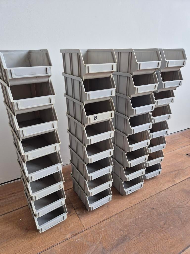 32 stapelbakken magazijn bakjes kratjes klein, Doe-het-zelf en Verbouw, Kratten en Dozen, Gebruikt, Minder dan 35 cm, Minder dan 50 cm