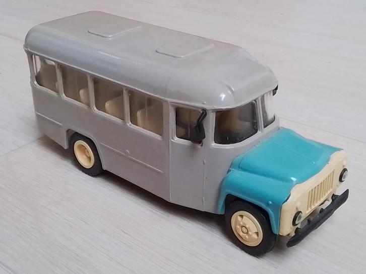 KaVZ 3976 Russische plattelands bus Companion made in ussr, Hobby en Vrije tijd, Modelauto's | 1:43, Zo goed als nieuw, Bus of Vrachtwagen