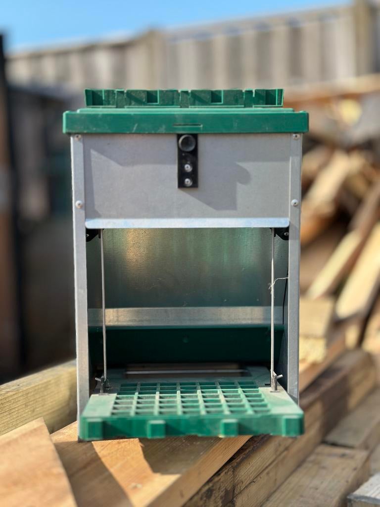 Feed-O-Matic voerstation, Dieren en Toebehoren, Pluimvee | Toebehoren, Ophalen, Zo goed als nieuw, Drinken en Voederen