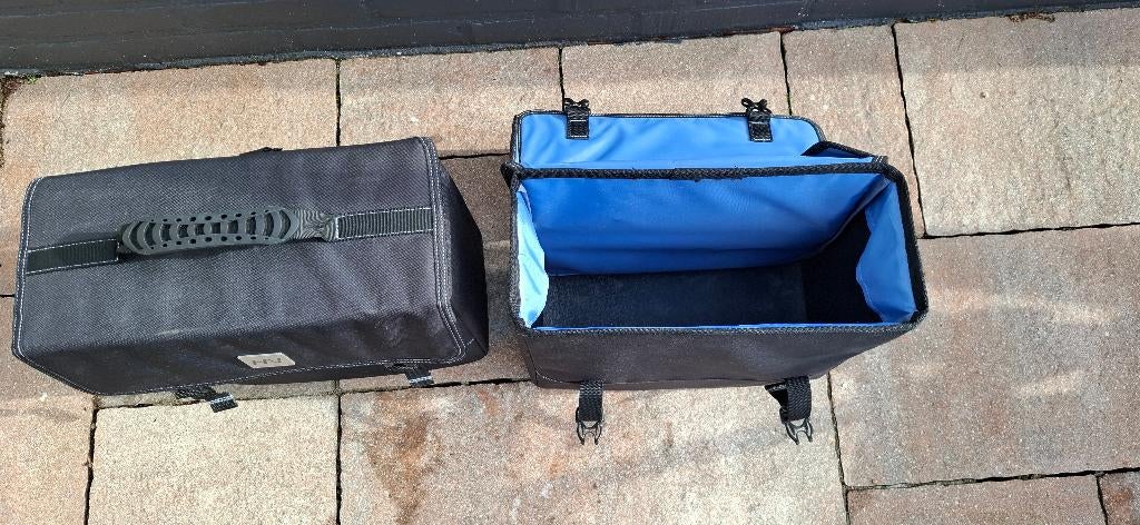 Twee fietstassen, Fietsen en Brommers, Fietsaccessoires | Fietstassen, Ophalen, Zo goed als nieuw, HN ( anwb)