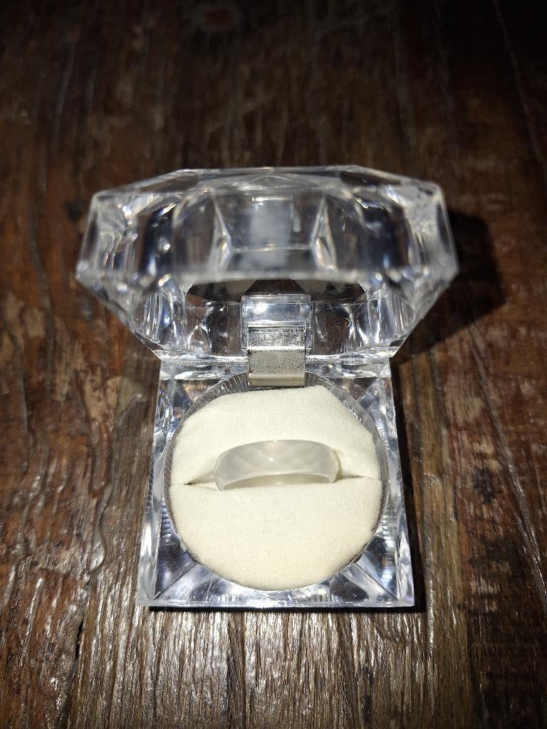 Ring gesneden uit 100% half-edelsteen (transparant jade), Sieraden, Tassen en Uiterlijk, Ringen, Met edelsteen, Wit, Nieuw, Ophalen of Verzenden