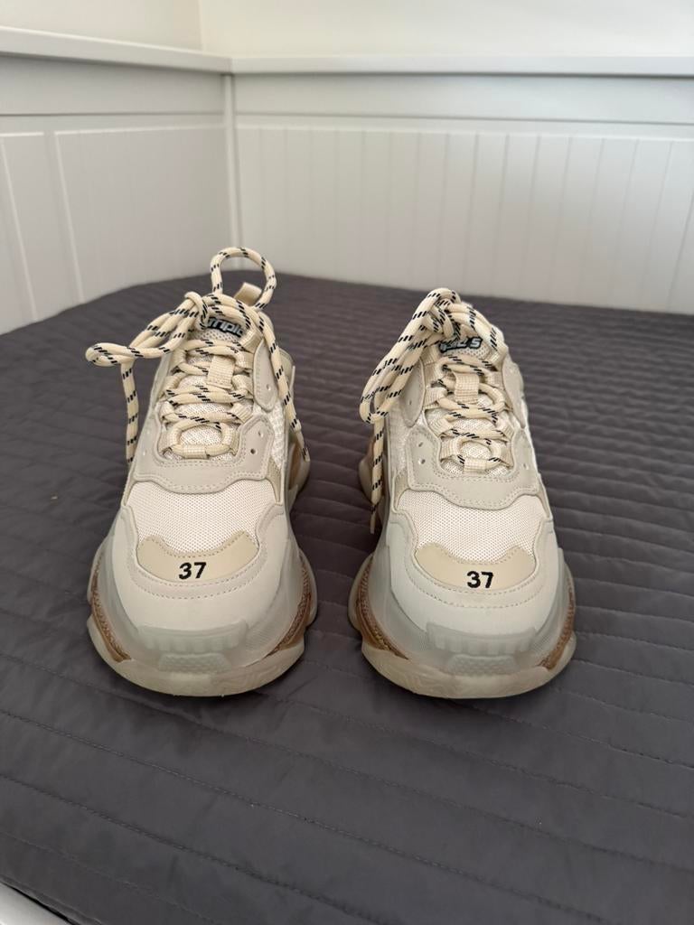 Balenciaga triple s beige, Beige, Ophalen of Verzenden, Sneakers of Gympen, Zo goed als nieuw