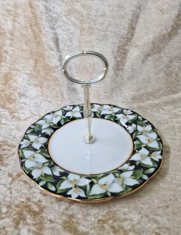 Royal Albert Etagère – Trillium | Vintage, Ophalen of Verzenden, Zo goed als nieuw, Porselein, Kop en/of schotel