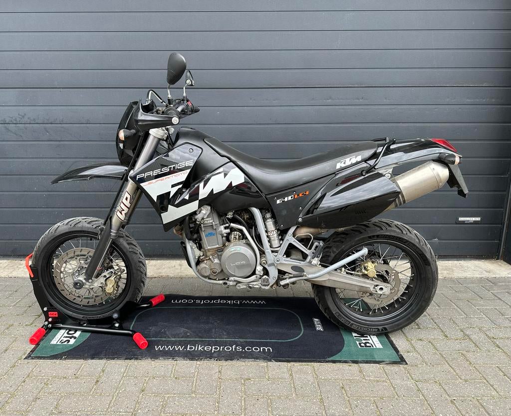 KTM 640 Supermoto LC4 met Akrapovic uitlaatsysteem