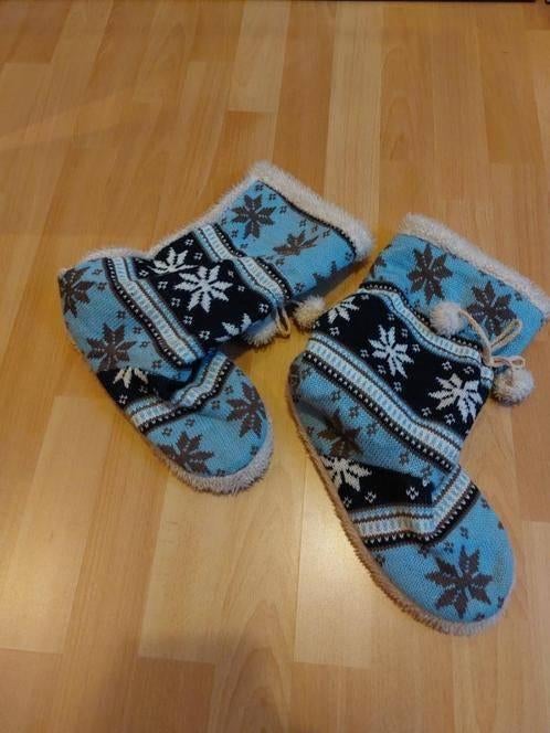 Gebreide sloffen mt. 41, Blauw, Ophalen of Verzenden, Pantoffels of Sloffen, Gedragen