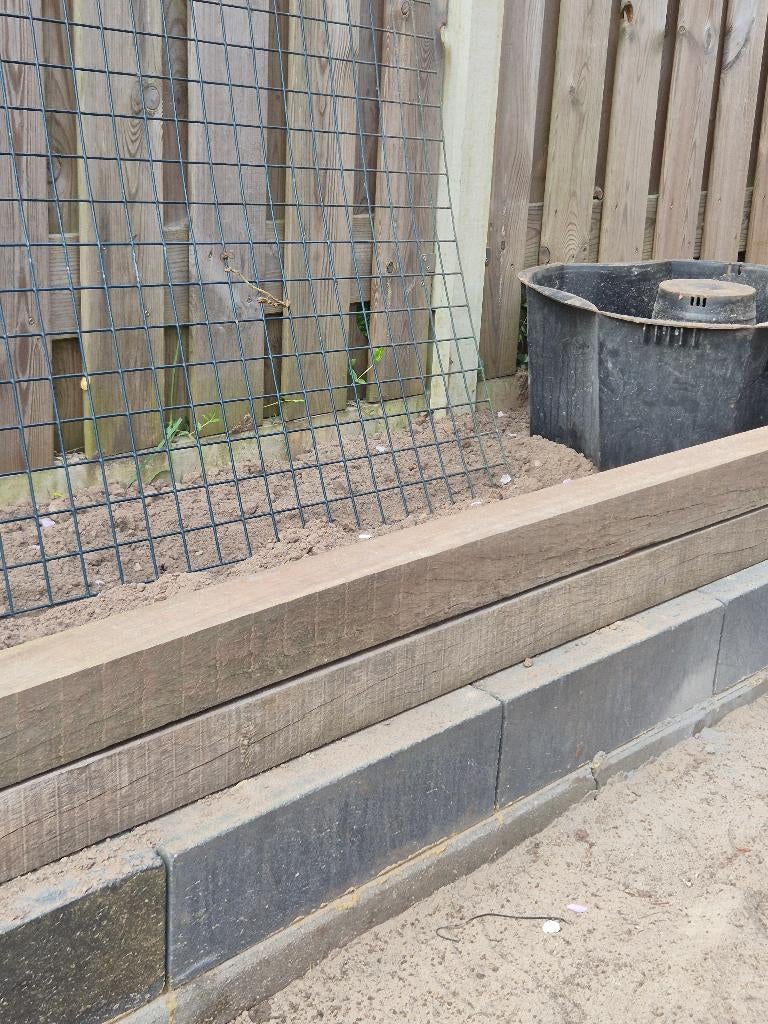 2 stuks hardhouten palen schutting, Ophalen, Gebruikt, Palen, Hardhout