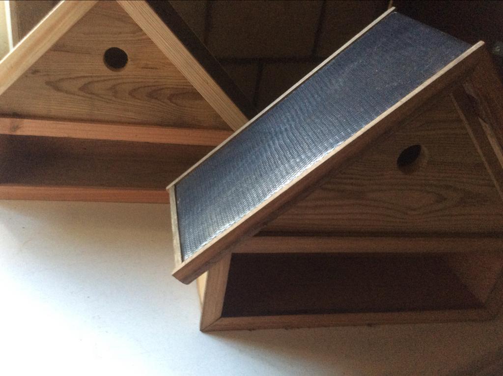 Houten vogelhuis, Ophalen