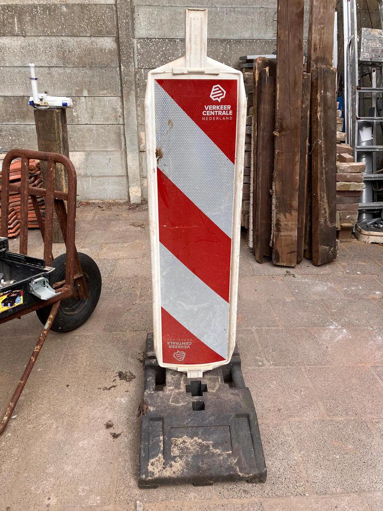 Geleidebaken met voetplaat, Ophalen, Gebruikt