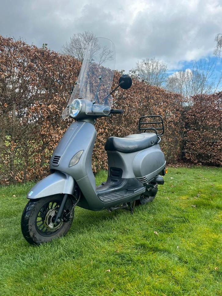 Turbho RL50 bromscooter 2017, Fietsen en Brommers, Scooters | Overige merken, Zo goed als nieuw, Maximaal 45 km/u, Benzine, Ophalen