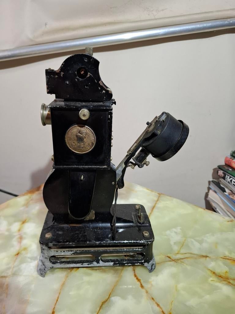 Antiek filmprojector, Verzamelen, Fotografica en Filmapparatuur, Filmprojector, Antiek, Ophalen of Verzenden, Fototoestel