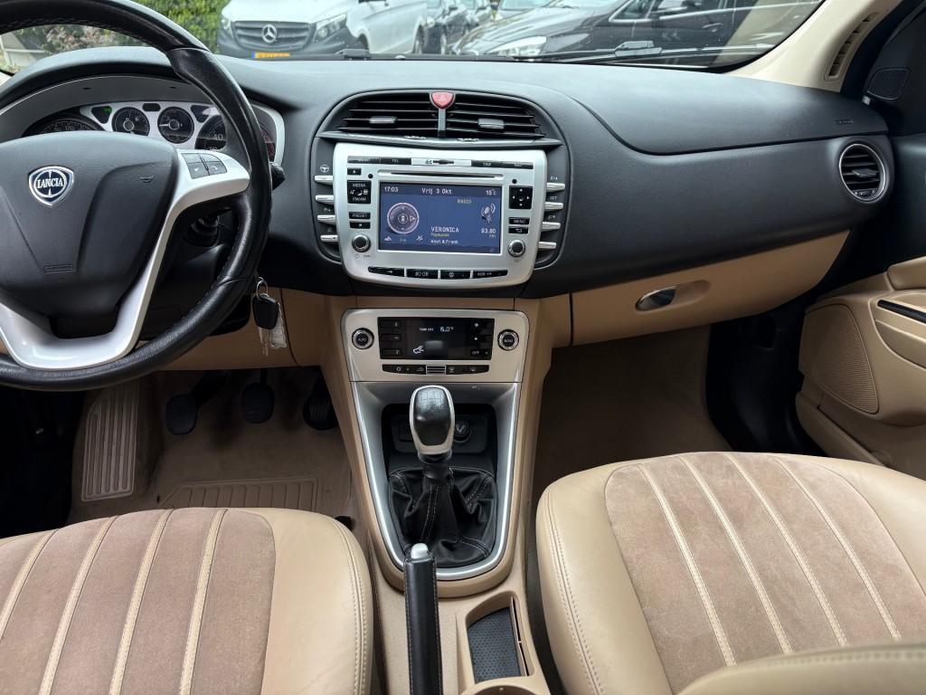 Lancia DELTA 1.4 M.AIR PLATINO Panorama Dak Parkeerhulp Navi, Auto's, Lancia, Euro 5, Huisgarantie, 4 cilinders, Met garantie (alle)