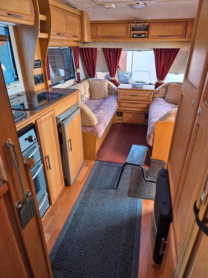 Elddis Tornado 530 2004., Caravans en Kamperen, Caravans, Particulier, tot en met 5, 1000 - 1250 kg, Treinzit, Elddis, Omvormbare zithoek