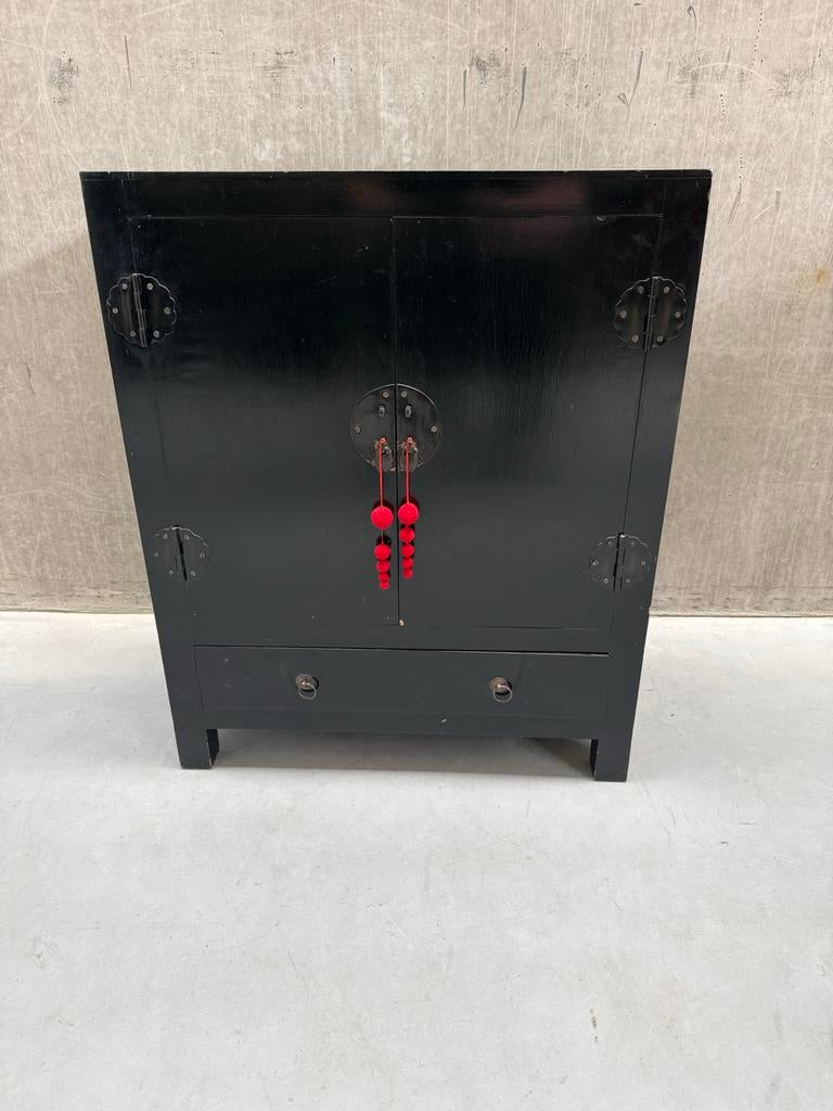 Zwarte Chinese bruidskast met bronskleurig beslag, Huis en Inrichting, Ophalen, X, X, X