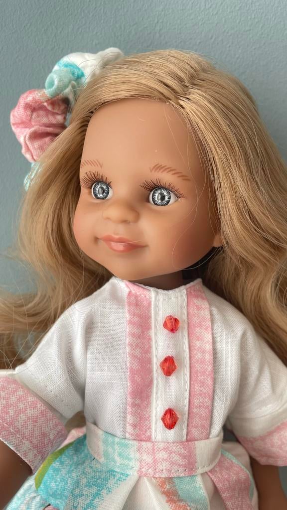 Paola Reina pop Cleo met blauwe ogen en donkere huid, Kinderen en Baby's, Speelgoed | Poppen, Ophalen of Verzenden, Nieuw, Overige typen