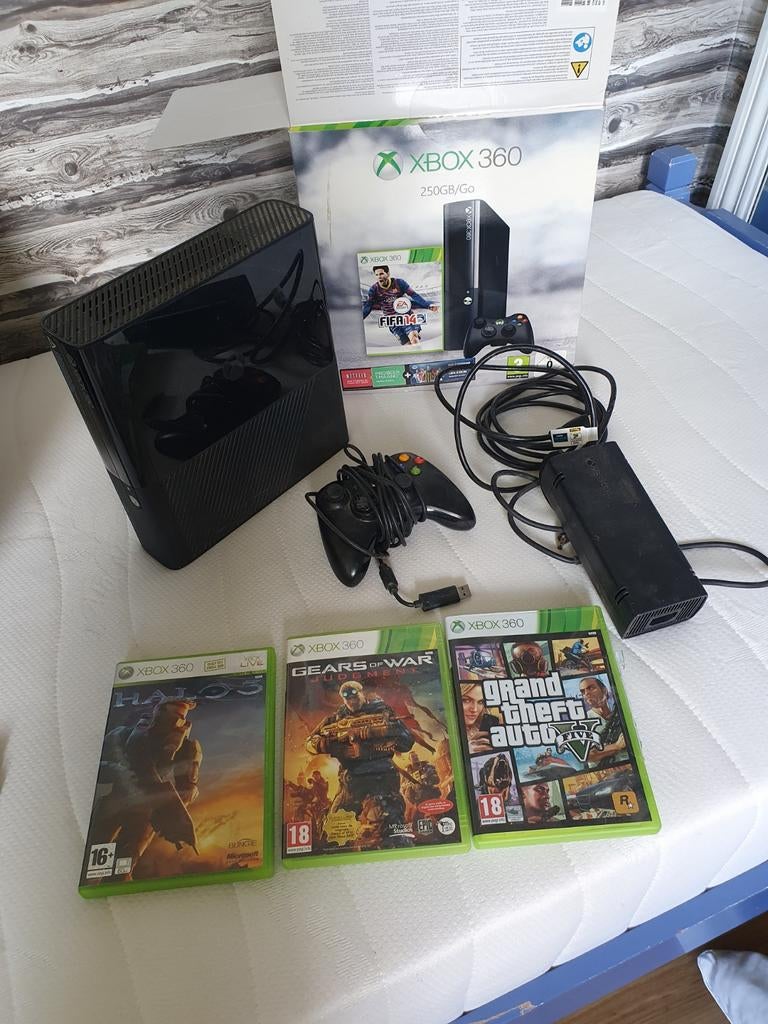 Xbox 360 S 250GB met controller en 3 games, Spelcomputers en Games, Spelcomputers | Xbox 360, Ophalen of Verzenden, Met 1 controller