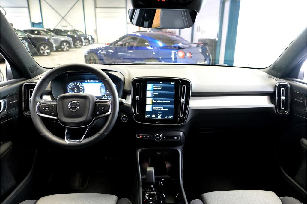 Volvo XC40 1.5 T5 Plug-in Hybrid 193kW/262pk DCT7 Plus Dark, Stof, Met garantie (alle), Wit, Plug-in hybride