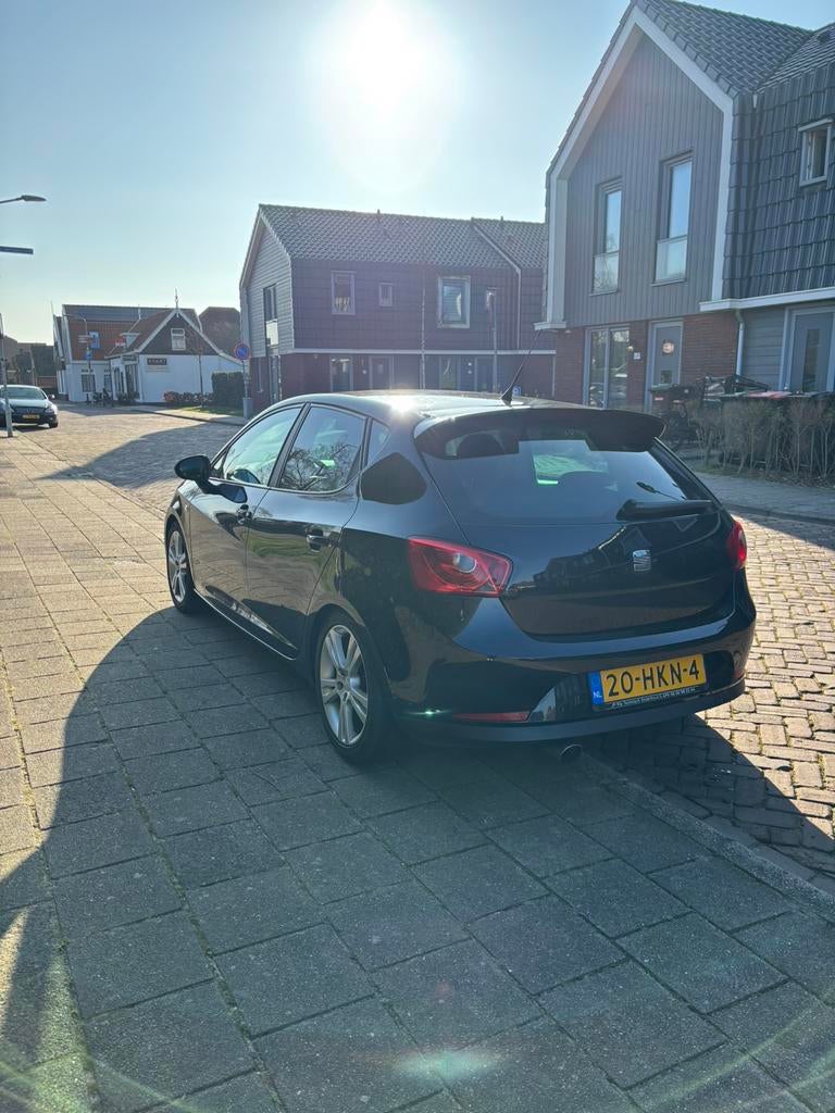 Seat Ibiza 1.6 77KW 5DRS 2009 Zwart, Auto's, Seat, Voorwielaandrijving, 15 km/l, 40 €/maand, 4 cilinders