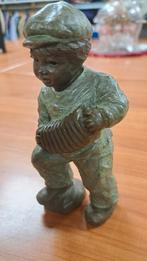 Vintage beeldje jongen met accordeon. Geert Kunen, Ophalen of Verzenden, Zo goed als nieuw, Mens