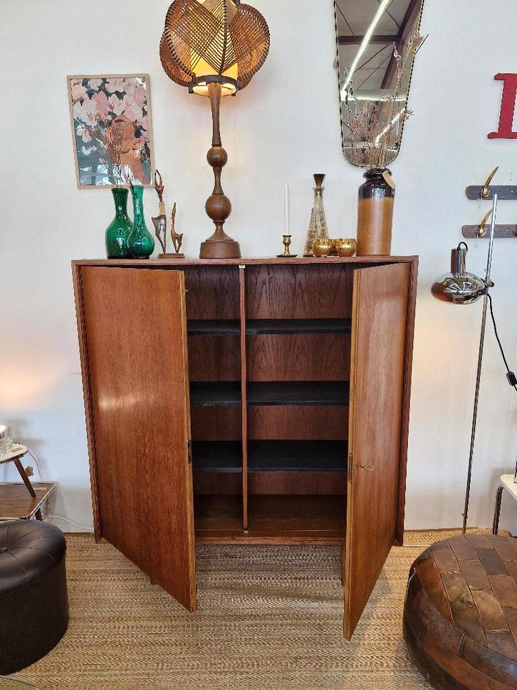 Vintage hoge kast met legplanken 70s, Huis en Inrichting, Kasten | Kledingkasten, Gebruikt, 150 tot 200 cm, 50 tot 100 cm, 25 tot 50 cm