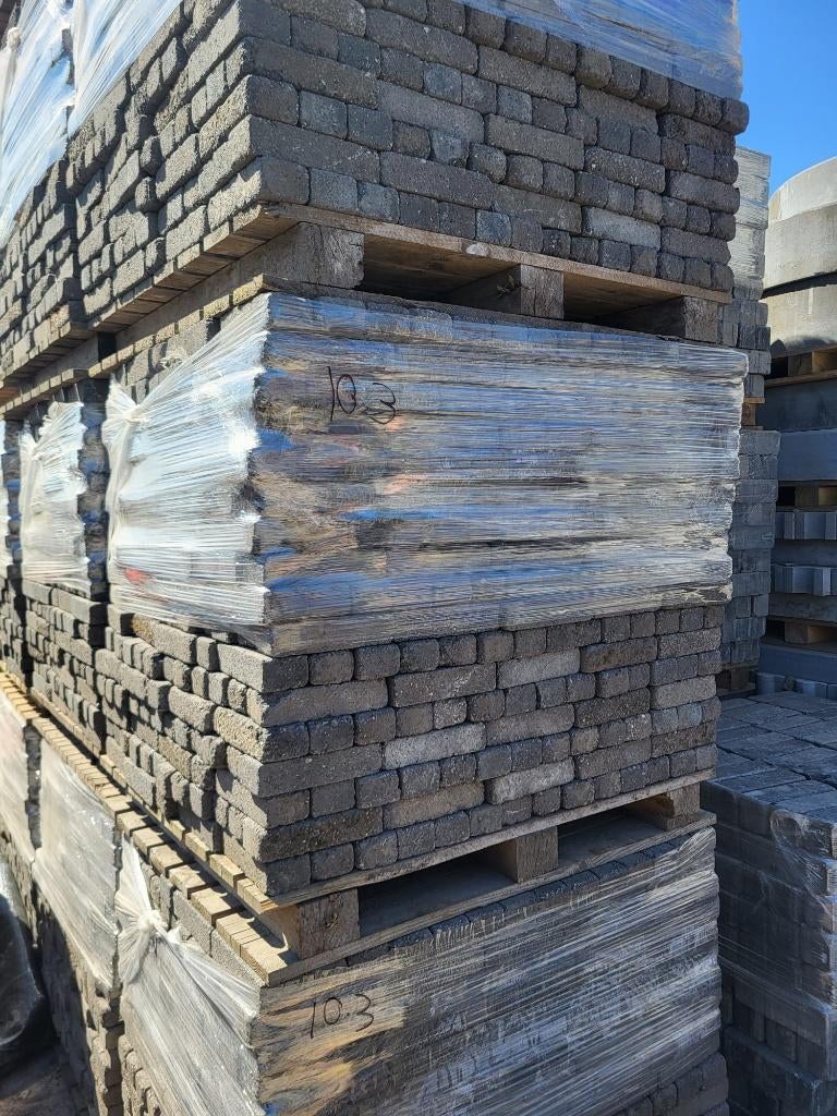 105m2 Gebruikte betonklinkers Waalformaat grijs/zwart, Ophalen, Gebruikt, Beton, Klinkers