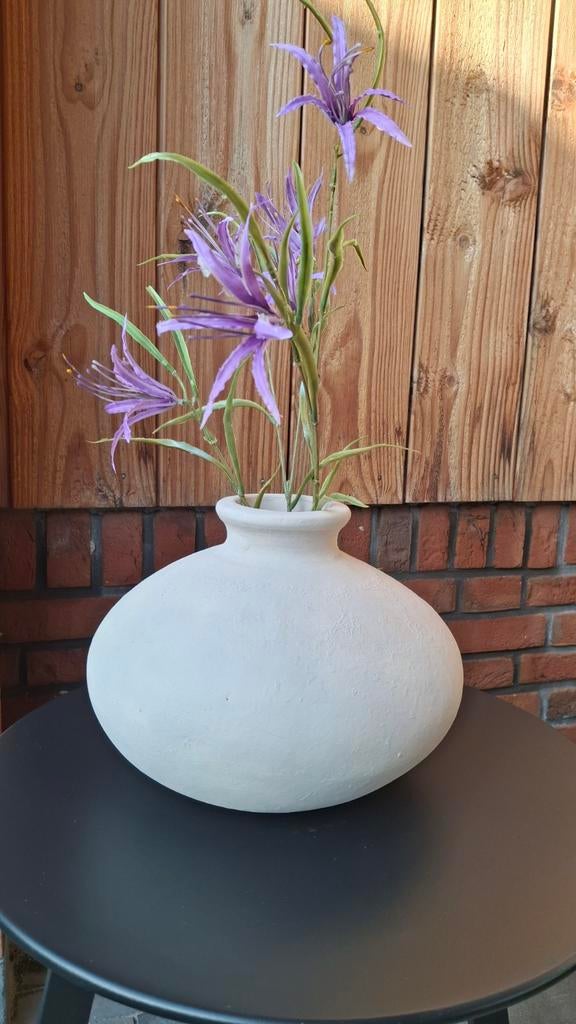 Witte pot vaas, Ophalen, Wit, Aardewerk of Porselein, Zo goed als nieuw