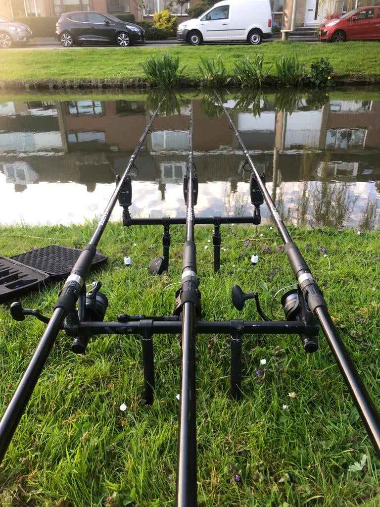 Complete karperhengel set met rodpod en beetmelders, Watersport en Boten, Hengelsport | Karpervissen, Ophalen of Verzenden, Gebruikt