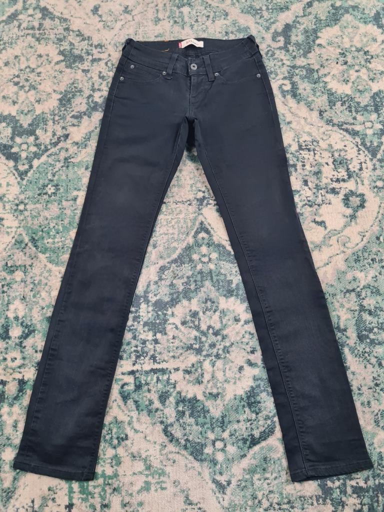 Levi's 572 slim straight fit W27 L32 WMN Tulsi2732 Zwart, Zwart, Ophalen of Verzenden, Zo goed als nieuw, W27 (confectie 34) of kleiner