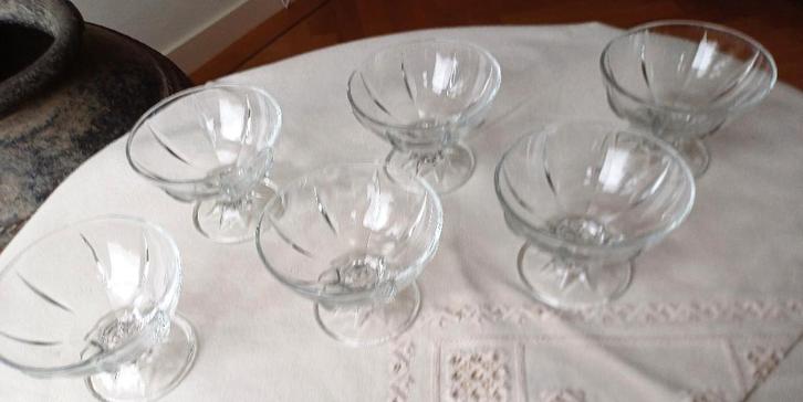 Vintage Kristallen Franse IJscoupes Arc France, Huis en Inrichting, Keuken | Servies, Zo goed als nieuw, Glas of Glazen, Overige stijlen
