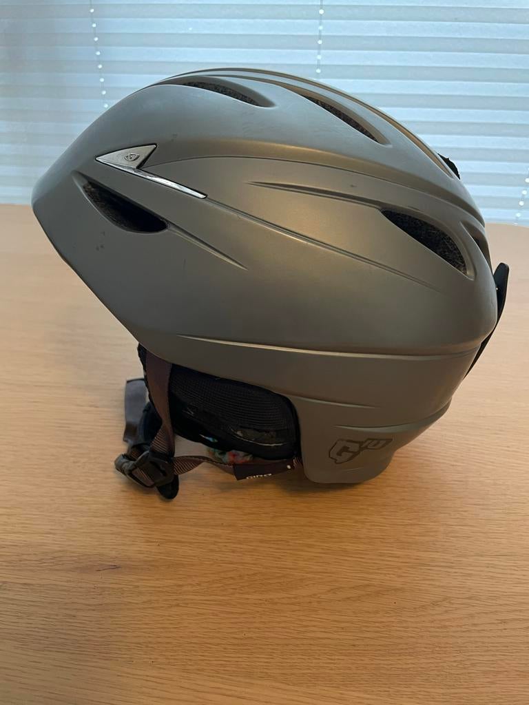 Grijze ski- en snowboardhelm, merk Giro, Overige merken, Gebruikt, Overige typen, Ophalen of Verzenden