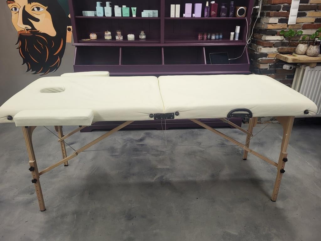 Massagetafel in witte sky uitvoering., Ophalen