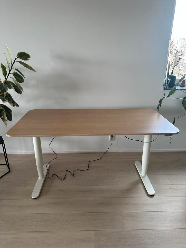 IKEA Bekant bureau 160x80cm (elektrisch verstelbaar), Huis en Inrichting, Bureaus, Gebruikt, Bureau, Elektrisch, Ophalen