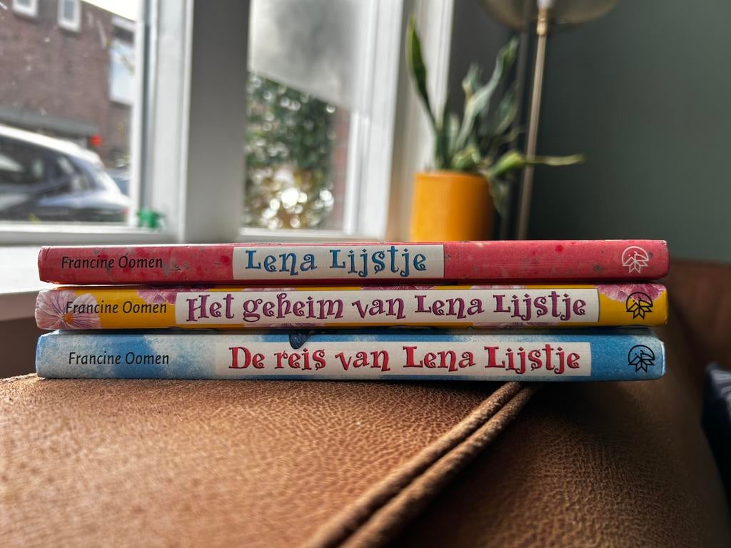 Lena lijstje boeken - Francine Oomen, Boeken, Kinderboeken | Jeugd | 10 tot 12 jaar, Ophalen of Verzenden, Gelezen