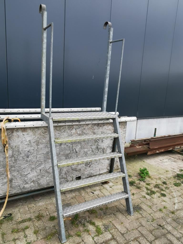 Containertrap 5 treden voor afval/puincontainer, 250cm rand, Ophalen, Zo goed als nieuw, Trap, Minder dan 2 meter