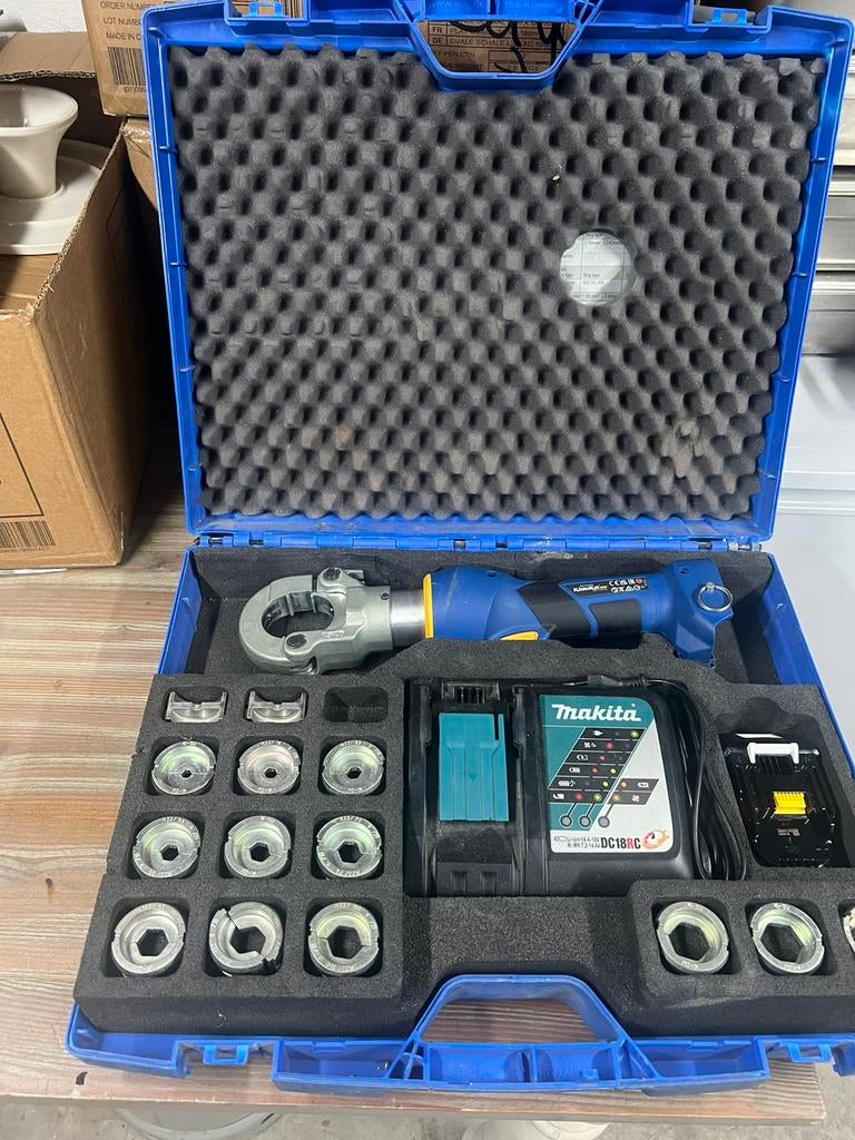 Klauke EKM6022CFM Kabelschoen Perstang / Persmachine, Ophalen of Verzenden, Zo goed als nieuw