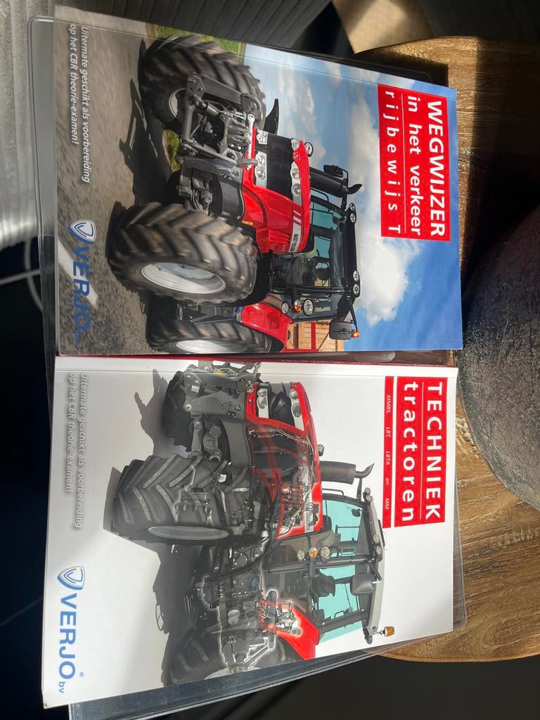 Trekker Theorie Boeken: Techniek en Wegwijzer Rijbewijs T, Ophalen of Verzenden, Zo goed als nieuw, Overige onderwerpen