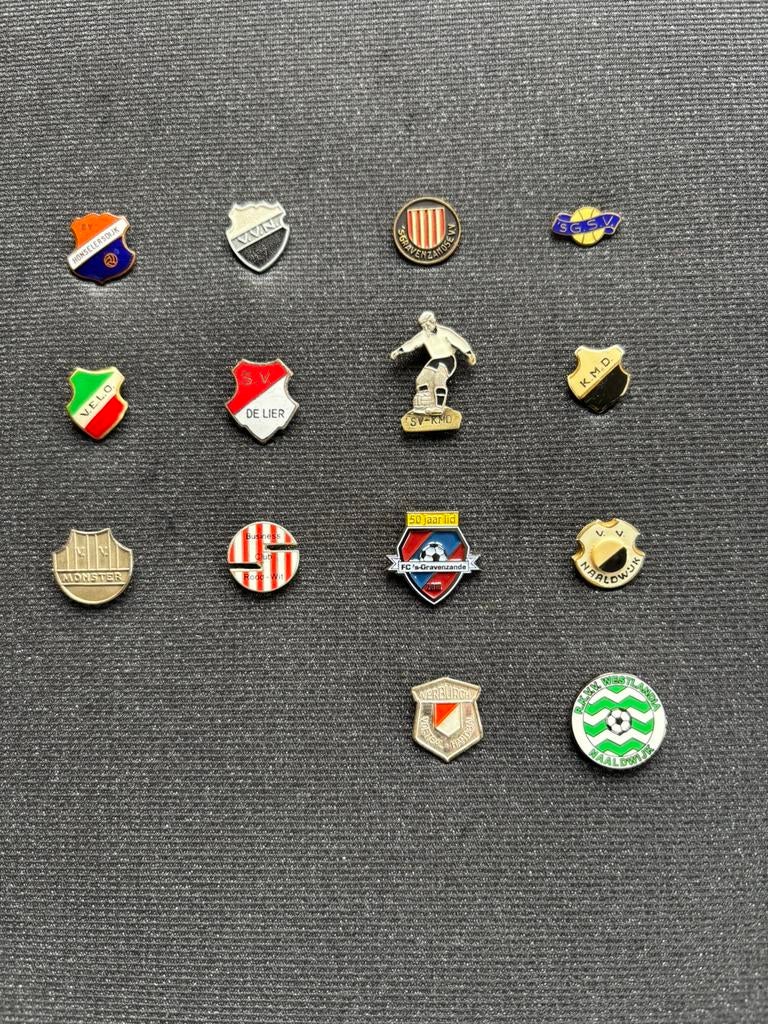 Gevraagd speldjes van Westlandse voetbalclubs, Verzamelen, Ophalen of Verzenden, Sport, Speldje of Pin