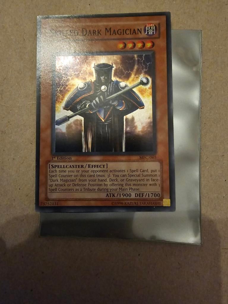 Yu-Gi-Oh! Dark Magician MFC-065 1st Edition, Ophalen of Verzenden, Zo goed als nieuw, Losse kaart, Foil