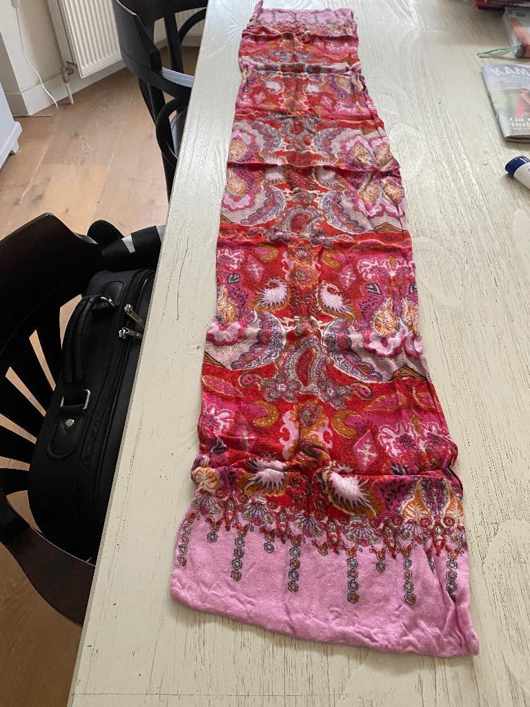 SJAALTJE OILILY STYLE, Kleding | Dames, Mutsen, Sjaals en Handschoenen, Maat 38/40 (M), Oilily, Ophalen of Verzenden, Zo goed als nieuw