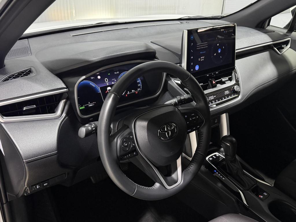 Toyota Corolla Cross Hybrid 140 Dynamic | All season banden, Auto's, Toyota, Stof, Gebruikt, 4 cilinders, Wit