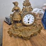 Antieke bronzen pendule met figuur, Antiek en Kunst, Antiek | Klokken, Ophalen of Verzenden