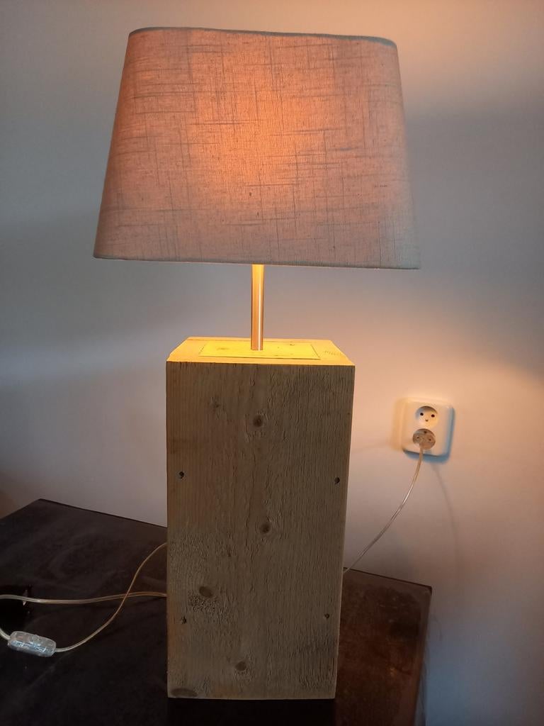 Leuke steigerhouten lamp met lampenkap  / blok / zuil, Ophalen, Gebruikt