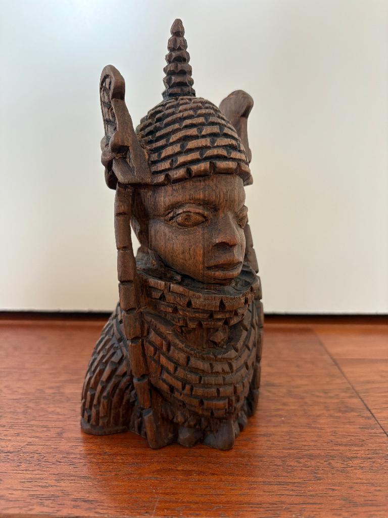 Te Koop: Nigeriaans houten beeldje, Antiek en Kunst, Kunst | Beelden en Houtsnijwerken, Minder dan 20 cm, Buste, Ophalen of Verzenden
