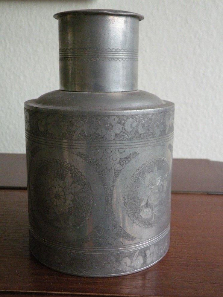 Theebus, tin, Banka.  Hoogte 19 cm., Ophalen of Verzenden